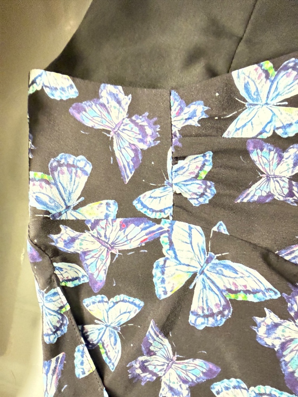 NANETTE LEPORE SILK DRESS. BEAUTIFUL BUTTERFLY PATTERN ON BLACK. SIZE 4 - Picture 3 of 12